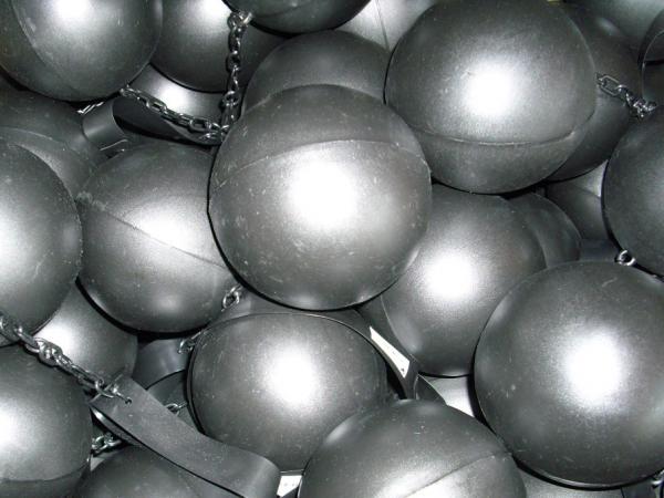 Balls &#039;N&#039; Chains